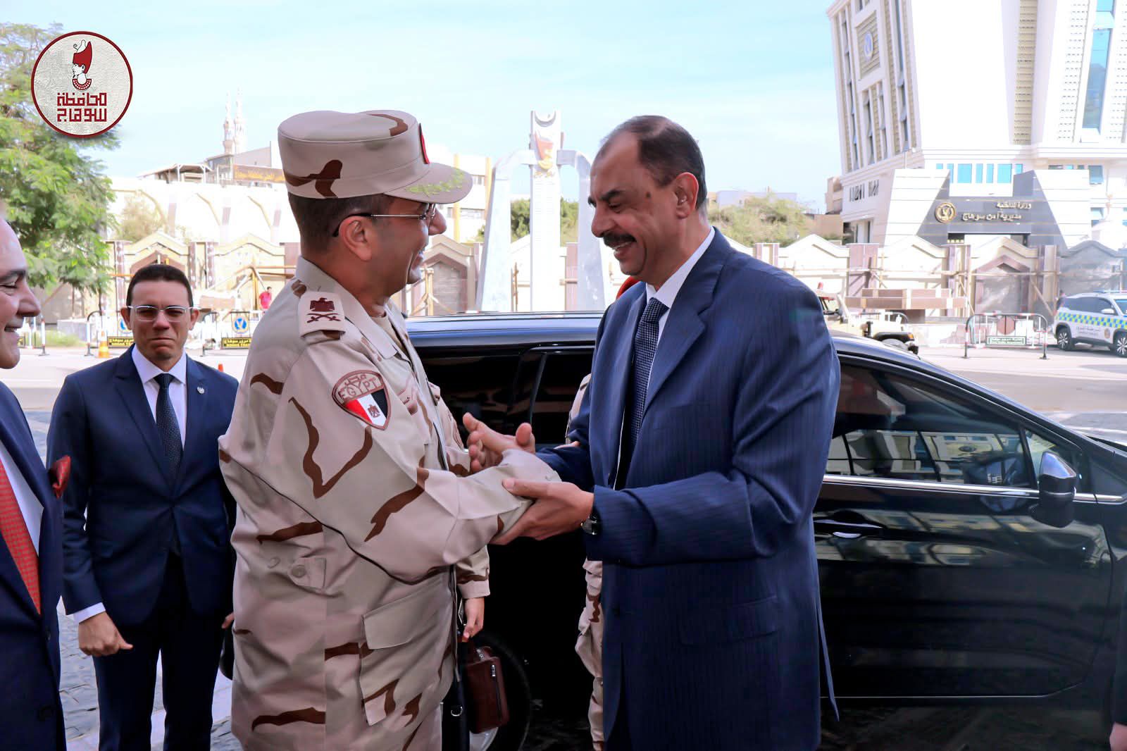 محافظ سوهاج يستقبل قائد قوات الدفاع الشعبي والعسكري
