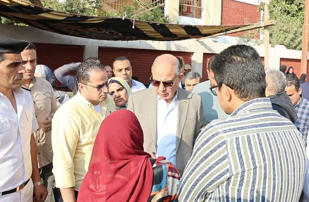 محافظ المنيا يستمع لـ70 حالة إنسانية ويوجه بتقديم مساعدات مالية للأكثر احتياجًا
