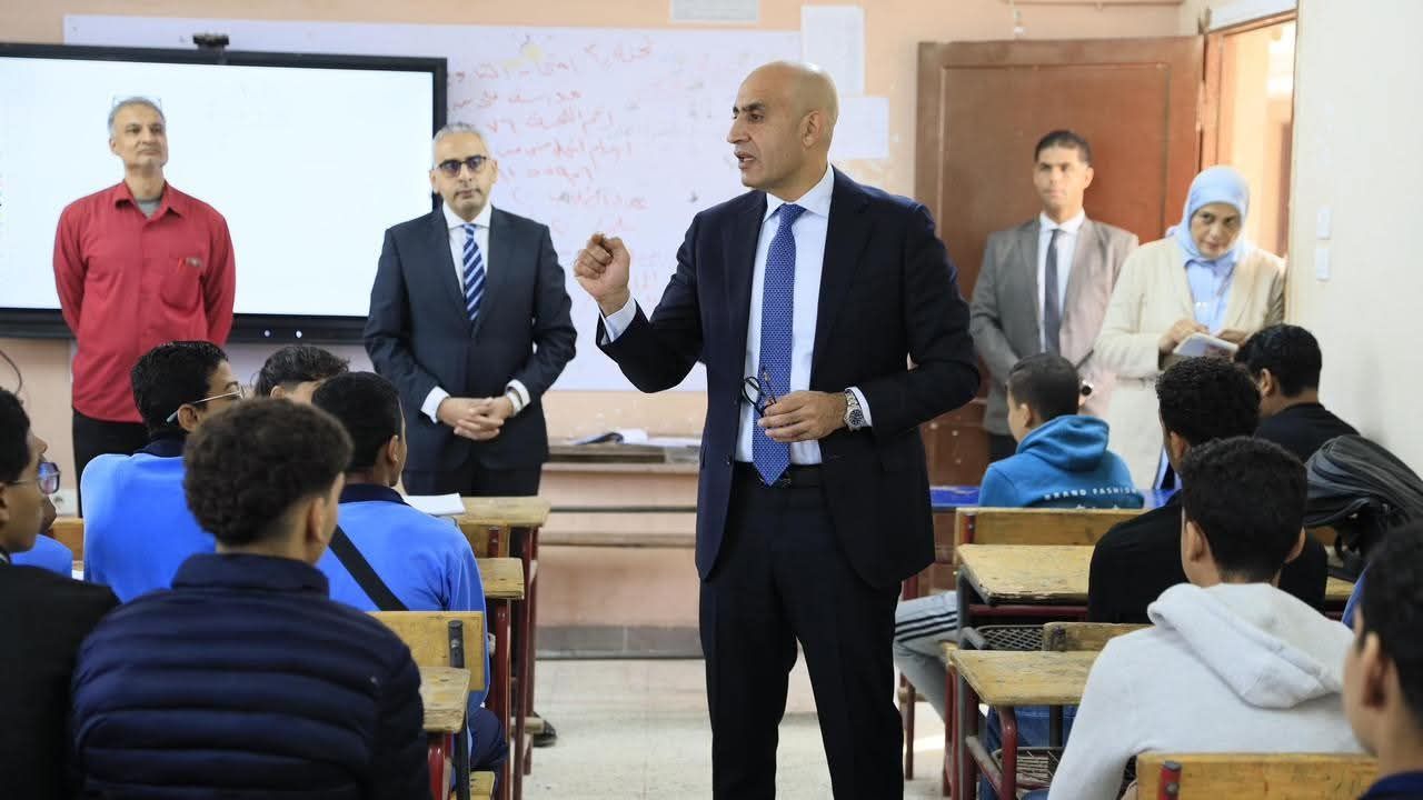 وزير التربية والتعليم يواصل جولته التفقدية بزيارة مدرستين بإدارة التبين التعليمية بمحافظة القاهرة  
