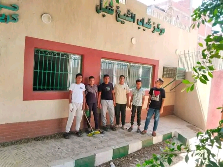 مركز شباب الشيخ شبل بالمراغة ينفذ معسكر في الخدمة العامة