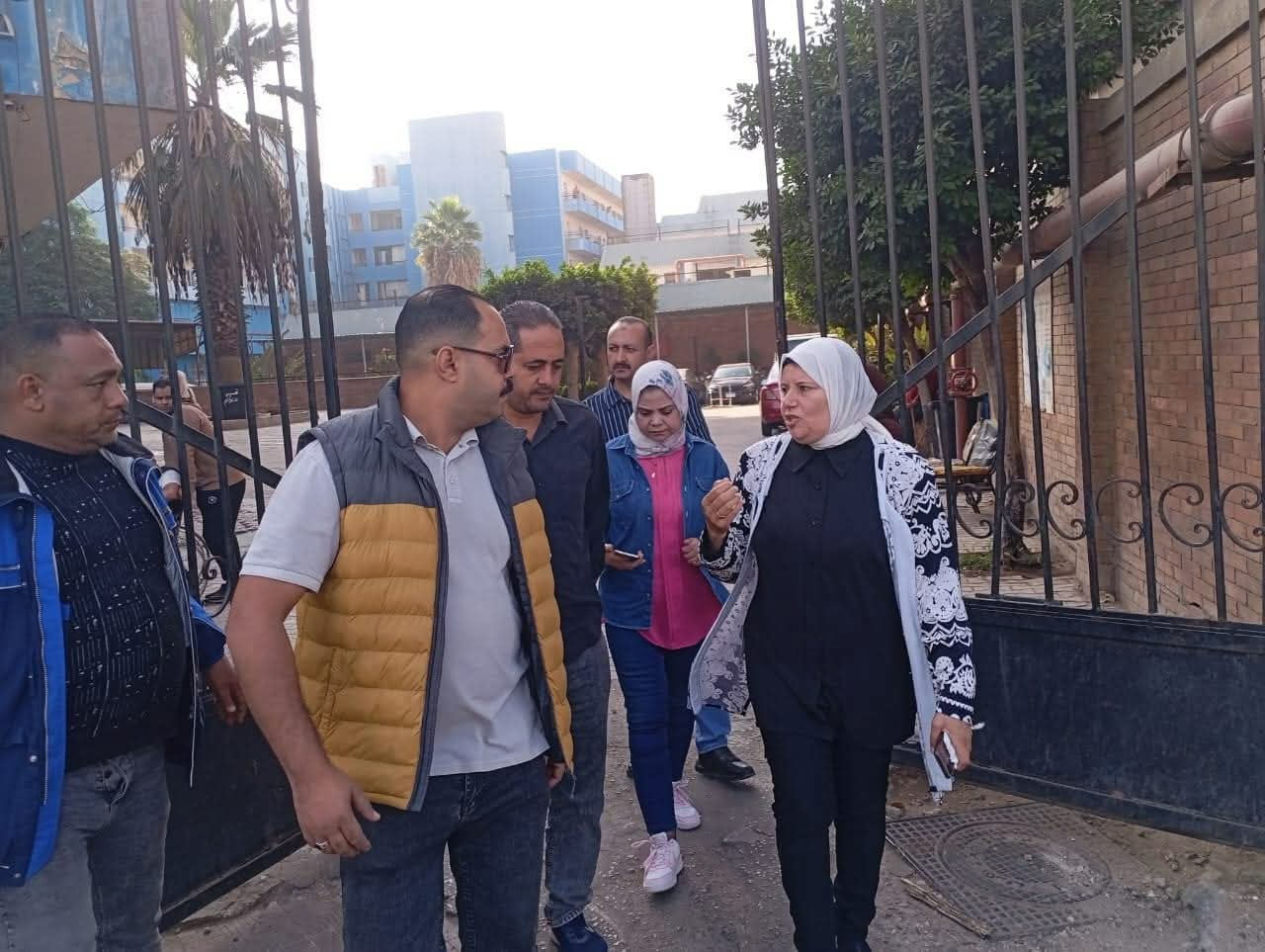 «جولة ميدانية حاسمة.. الدكتورة سلوى أبو العنين تتابع خدمات مستشفى النيل وتُعيد الانضباط لشوارع شبرا الخيمة»