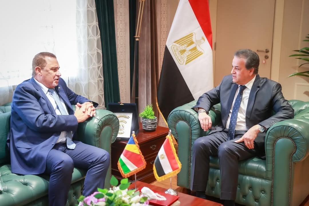 وزير الصحة يستقبل وزير خارجية جمهورية سيشل