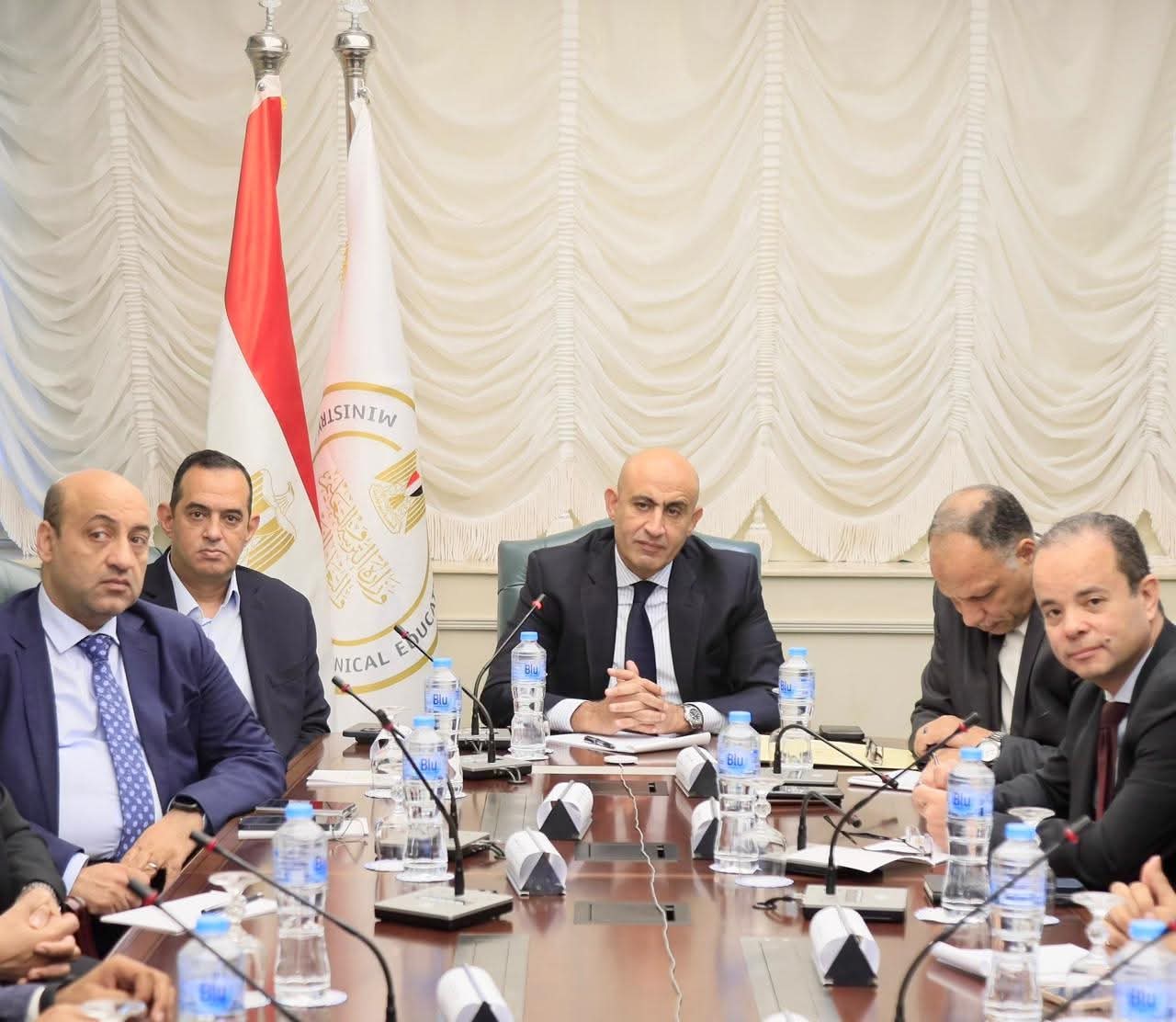 وزير التربية والتعليم يعقد اجتماعًا مع مديرى المديريات التعليمية على مستوى الجمهورية عبر الفيديو كونفرانس