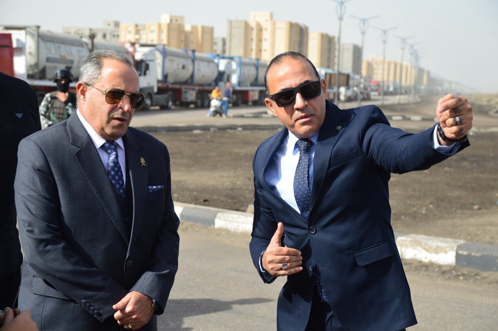 محافظ بورسعيد يستعرض آليات تطوير الطريق الداخلي المؤدي لمعدية شرق التفريعة 