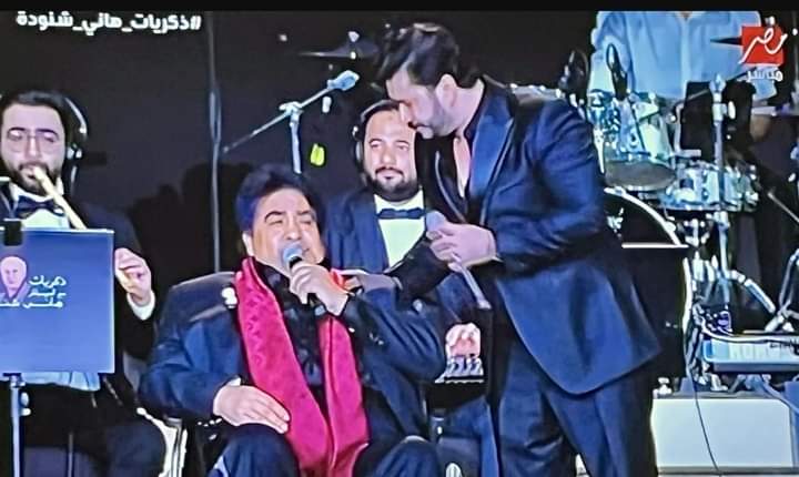 بعد سنوات من الغياب ٠٠ عدوية يغني على كرسي متحرك في احتفالية هاني شنودة بالرياض 