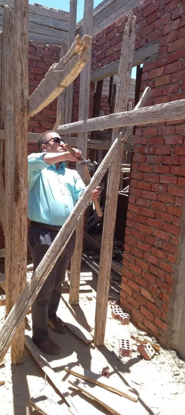 إزالة الشدة الخشبية ووقف اعمال البناء المخالف للدور الثانى العلوى على مساحة ١٢٠متر بناحية الاحايوة شرق بالكوله 