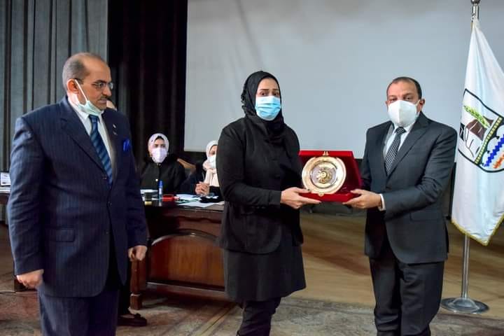 مجلس جامعة بنى سويف يكرم أسرة الراحل العقيد أحمد سلامة 