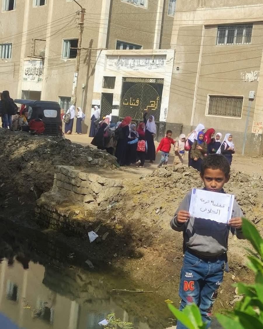 كارثة وشيكة في قرية الحلافي ...  الأهالي يطالبون المسؤولين بتغطية الترعة المكشوفة قبل سقوط ضحايا