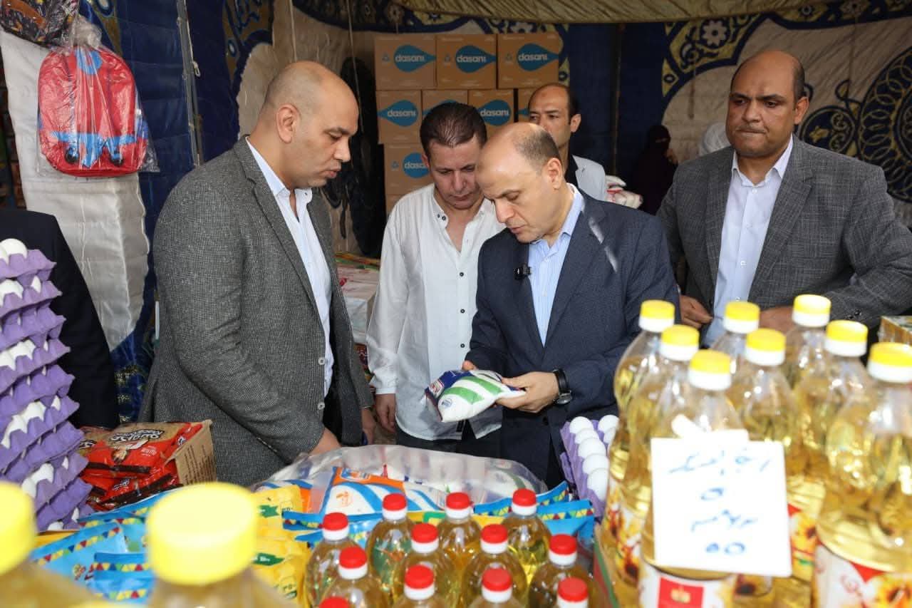 محافظ كفرالشيخ: حملات تموينية مكثفة تضبط أكثر من 4 آلاف عبوة سلع منتهية الصلاحية ومجهولة المصدر وتحرير 136 محضر مخالفات على مستوى المحافظة