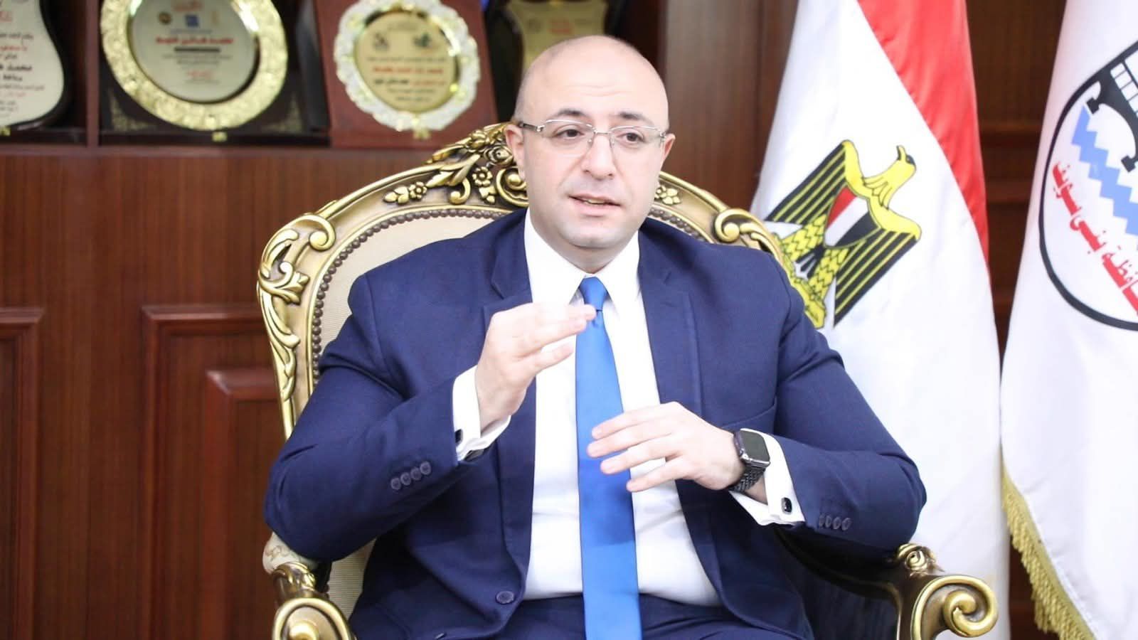 محافظ بني سويف يتابع جهود التأمين الصحي