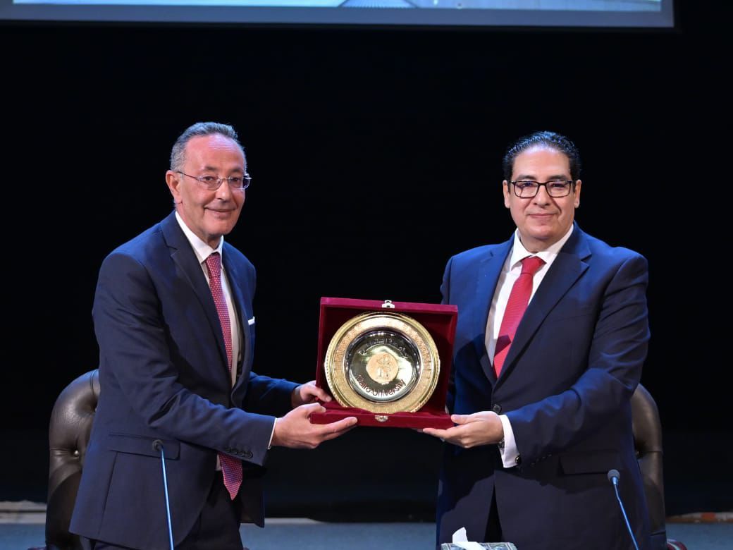 محاضرة تاريخية بجامعة القاهرة للدكتور أحمد غنيم حول 