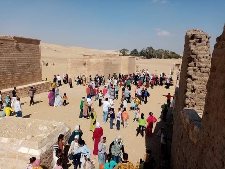 محافظ المنيا : تزايد الوفود السياحية متعددة الجنسيات على المناطق الأثرية