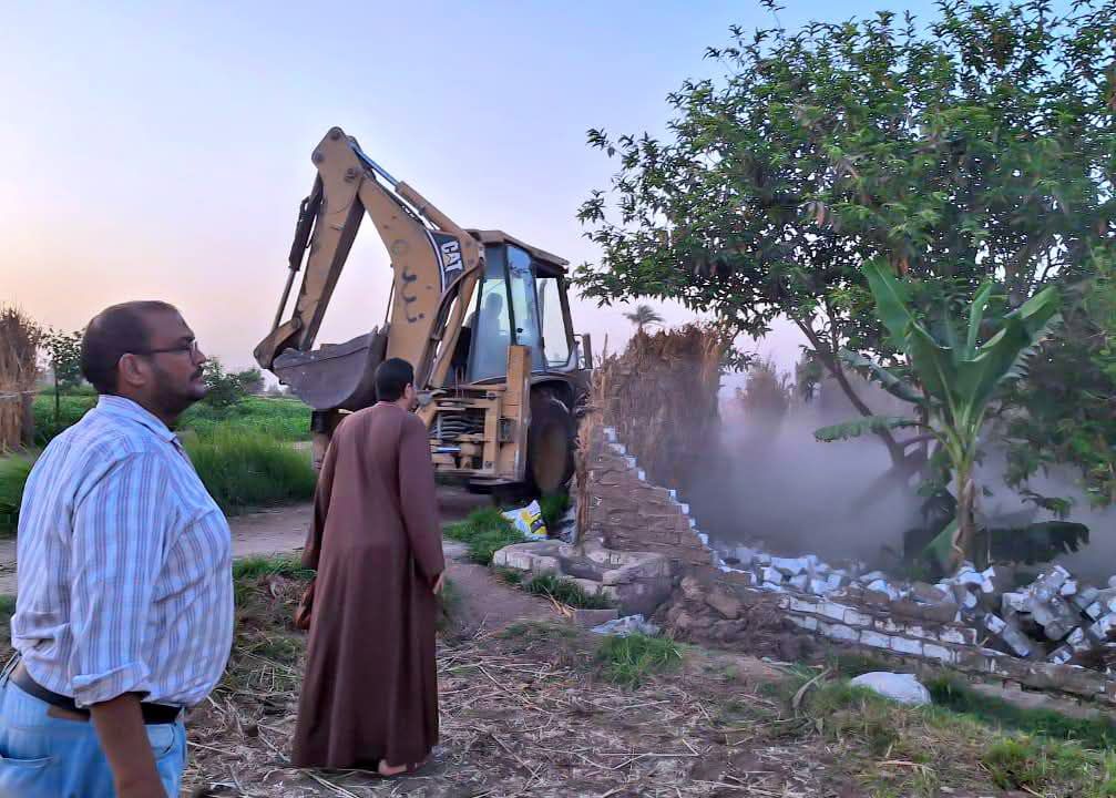 محافظ سوهاج: إزالة 152 حالة تعدٍ على الأراضي الزراعية وأملاك الدولة خلال أسبوع