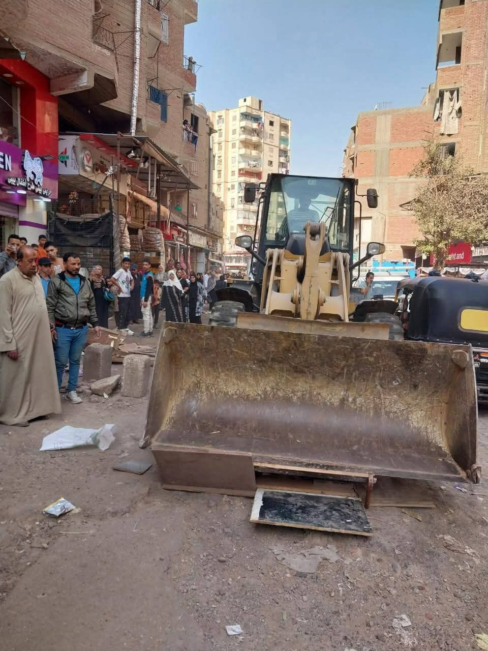 حملة مكبرة بأرض الحافي.. غرب شبرا الخيمة تواصل حربها ضد الإشغالات
