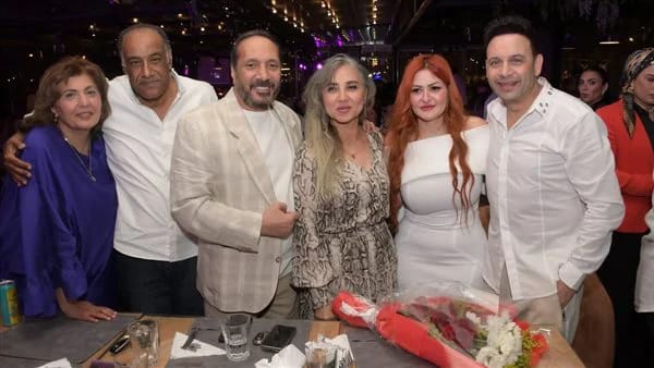 هشام عباس والكابو والحجار في حفل افتتاح مطعم مصطفى قمر