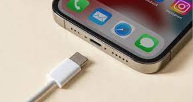 أبل تتخوف من غضب مستخدميها قبل طرح أيفون 15 بأيام بسبب منفذ USB-C