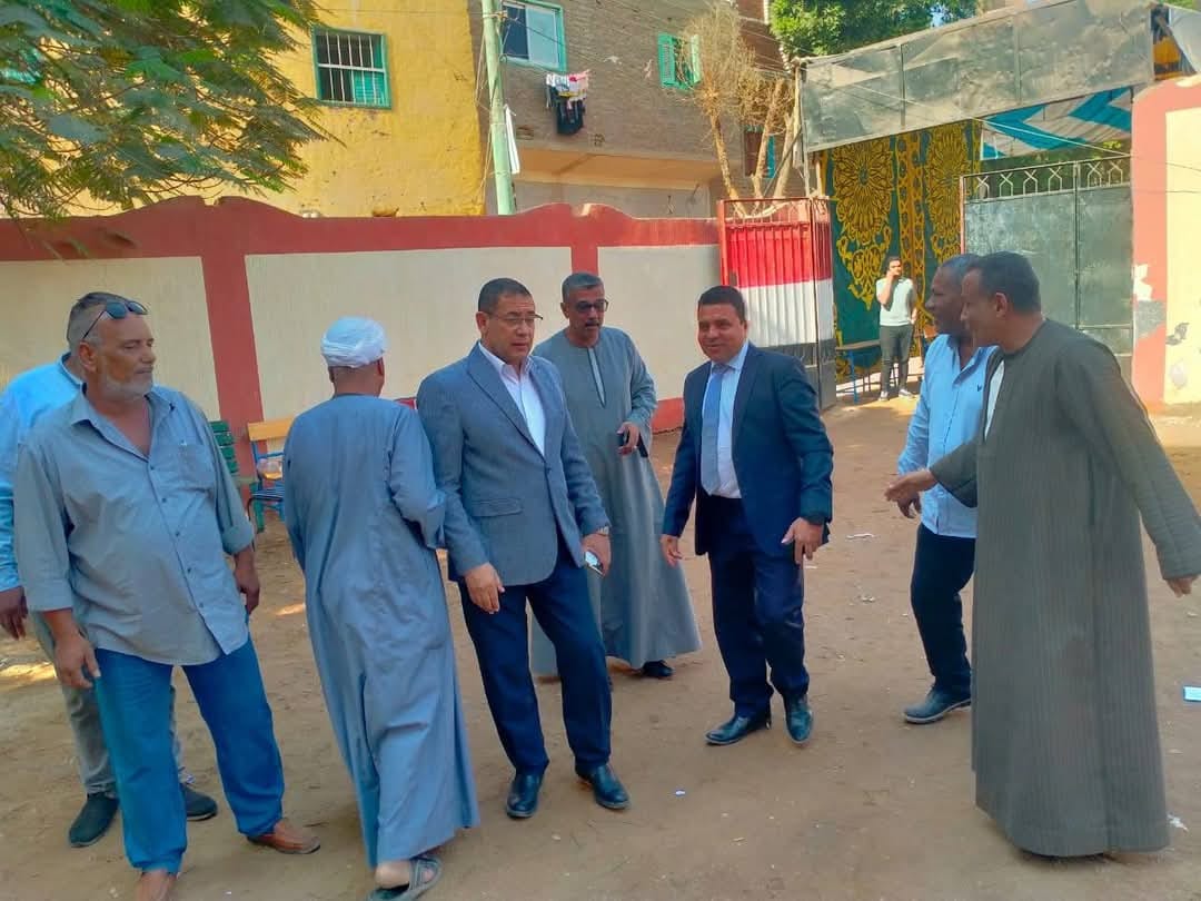 السكرتير المساعد لمحافظة الأقصر يتابع أعمال اللجان الانتخابية في مدينتي البياضية والطود 