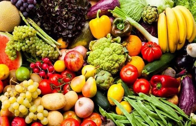 انخفاض أسعار الفواكه والخضروات في أسواق محافظة سوهاج اليوم الجمعة