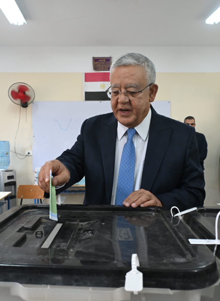 حنفي جبالي يدلي بصوته في انتخابات مجلس النواب