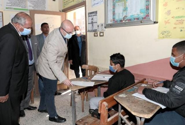 محافظ بني سويف يتفقد لجان امتحانات الشهادة الإعدادية