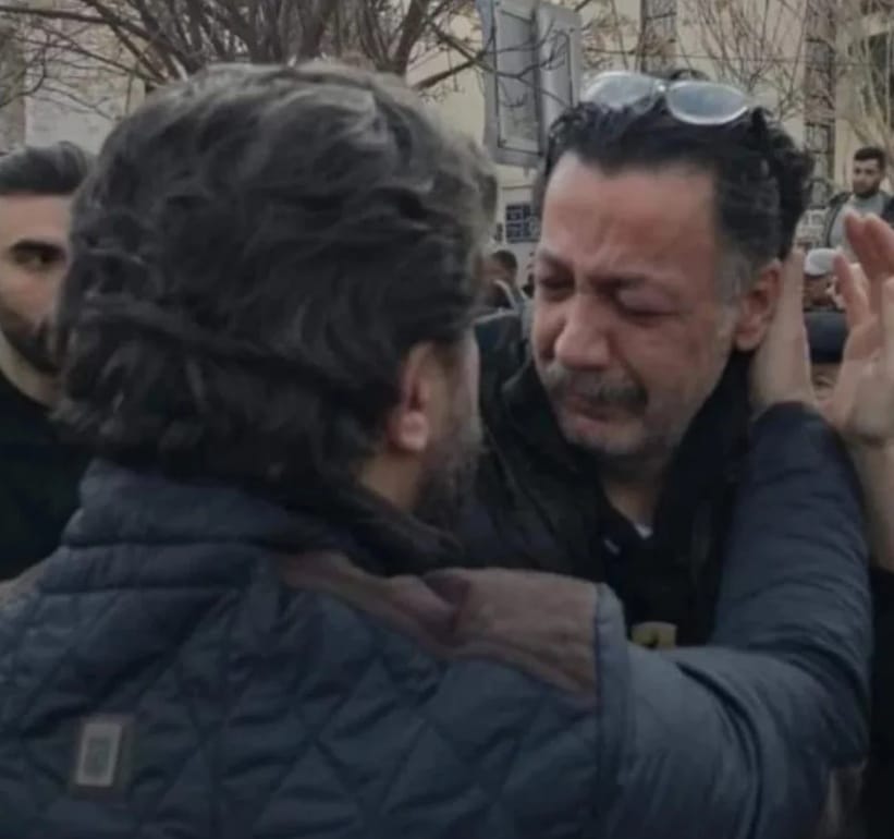 انهيار وائل شقيق شادي زيدان بالبكاء خلال تشييع الجنازة