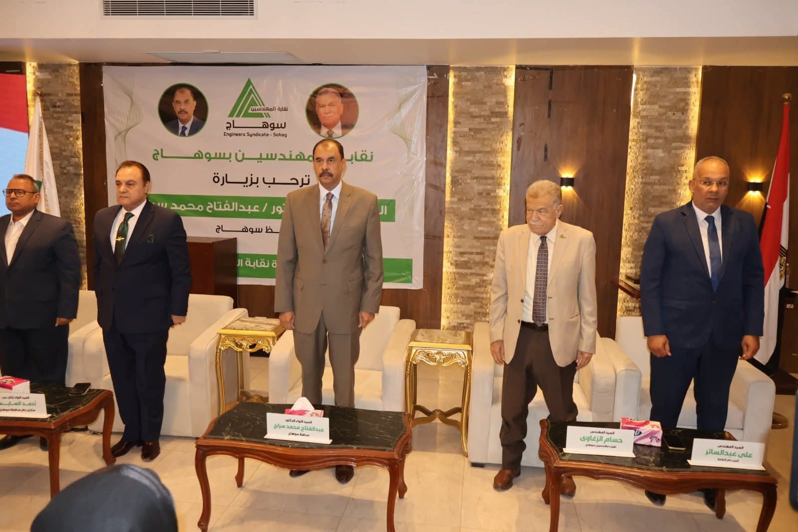 محافظ سوهاج يشهد احتفالية تكريم المهندسين المشاركين في تطوير شارع المحطة