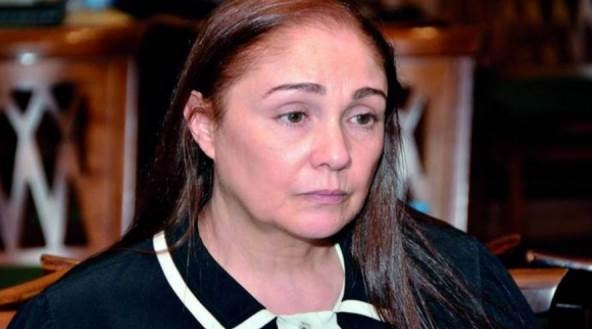 شيرين : أرفض التبرع للغارمات.. بيجيبوا 4 شاشات و12 ملاية ليه؟