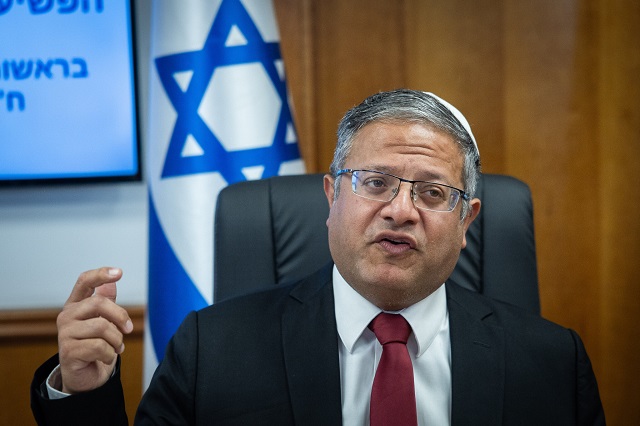 بن غفير يقر خطة لبناء معتقل خاص للعمال الفلسطينيين
