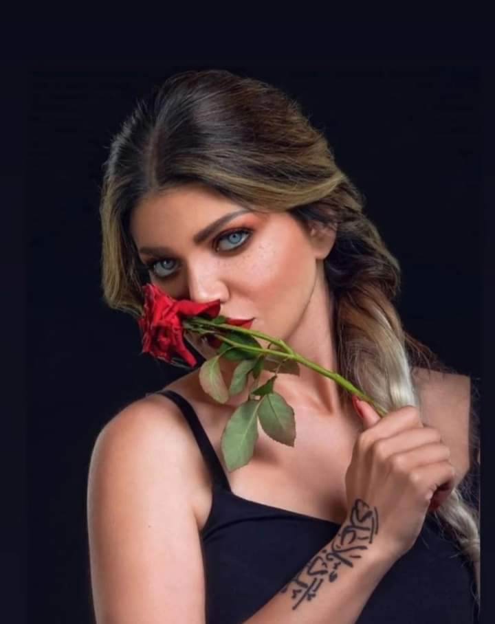 بالاخضر ٠٠ ياسمين الخطيب تخطف الأنظار بإطلالة مميزه 