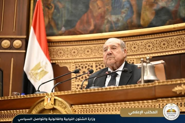 القانون يدعم مبدأ الحرية الشخصية للمرشح في اختيار الدائرة التي يترشح عنها فالمترشح يحدد الدائرة التي يترشح عنها والاختيار للناخب