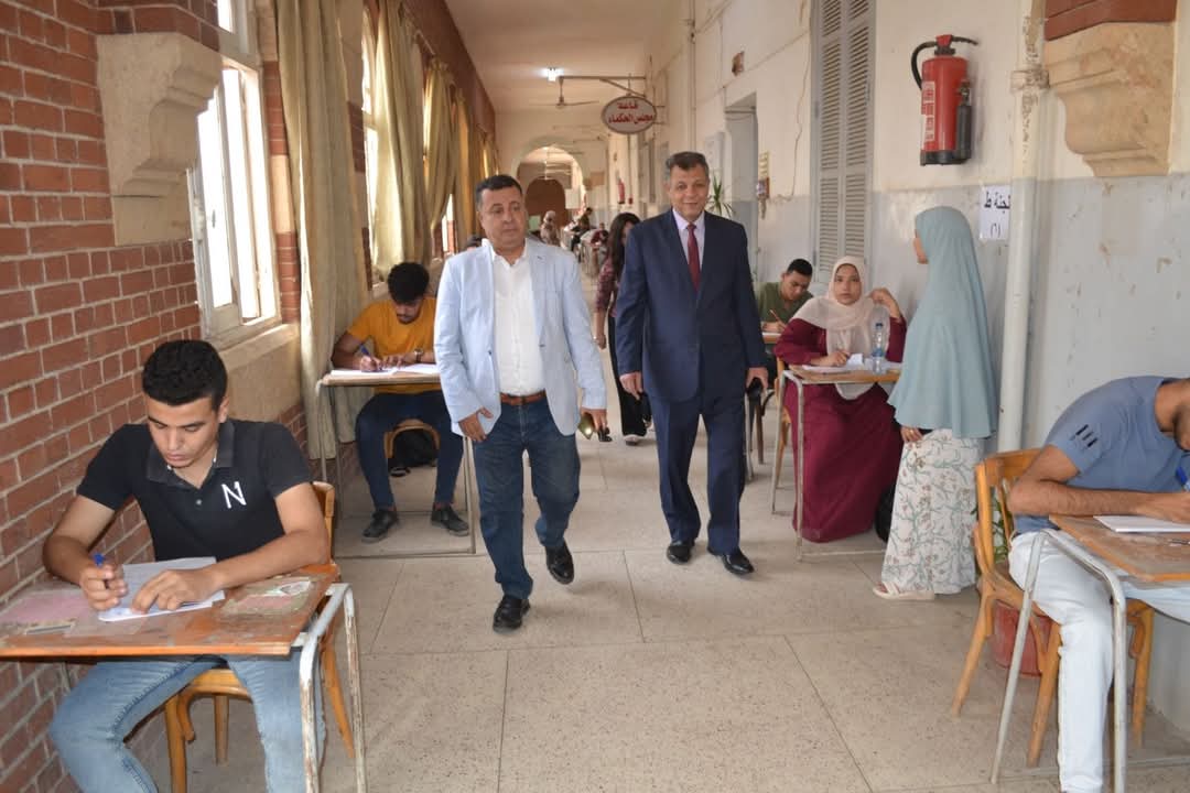  المنشاوي يتابع انطلاق امتحانات الفصل الدراسي الثاني للعام الجامعي 2024/2025 في كليات جامعة أسيوط