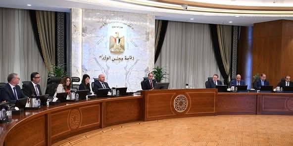 رئيس الوزراء يترأس الاجتماع الأول لـ
