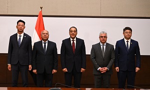 رئيس الوزراء يشهد توقيع عقد مشروع إقامة مجمع صناعي لإنتاج مستلزمات الطاقة الشمسية بالسخنة