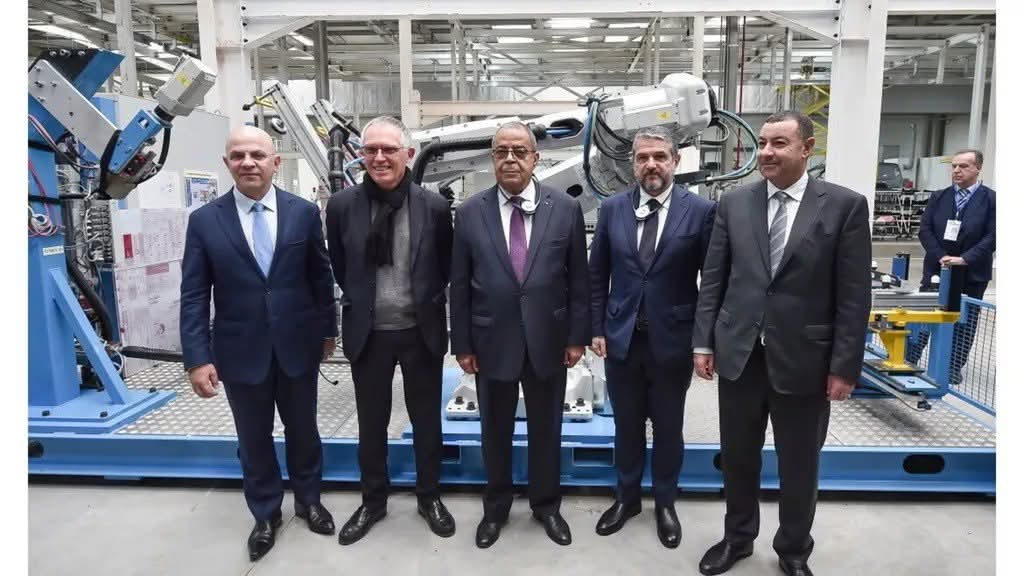 ستيلانتيس تكشف النقاب عن 