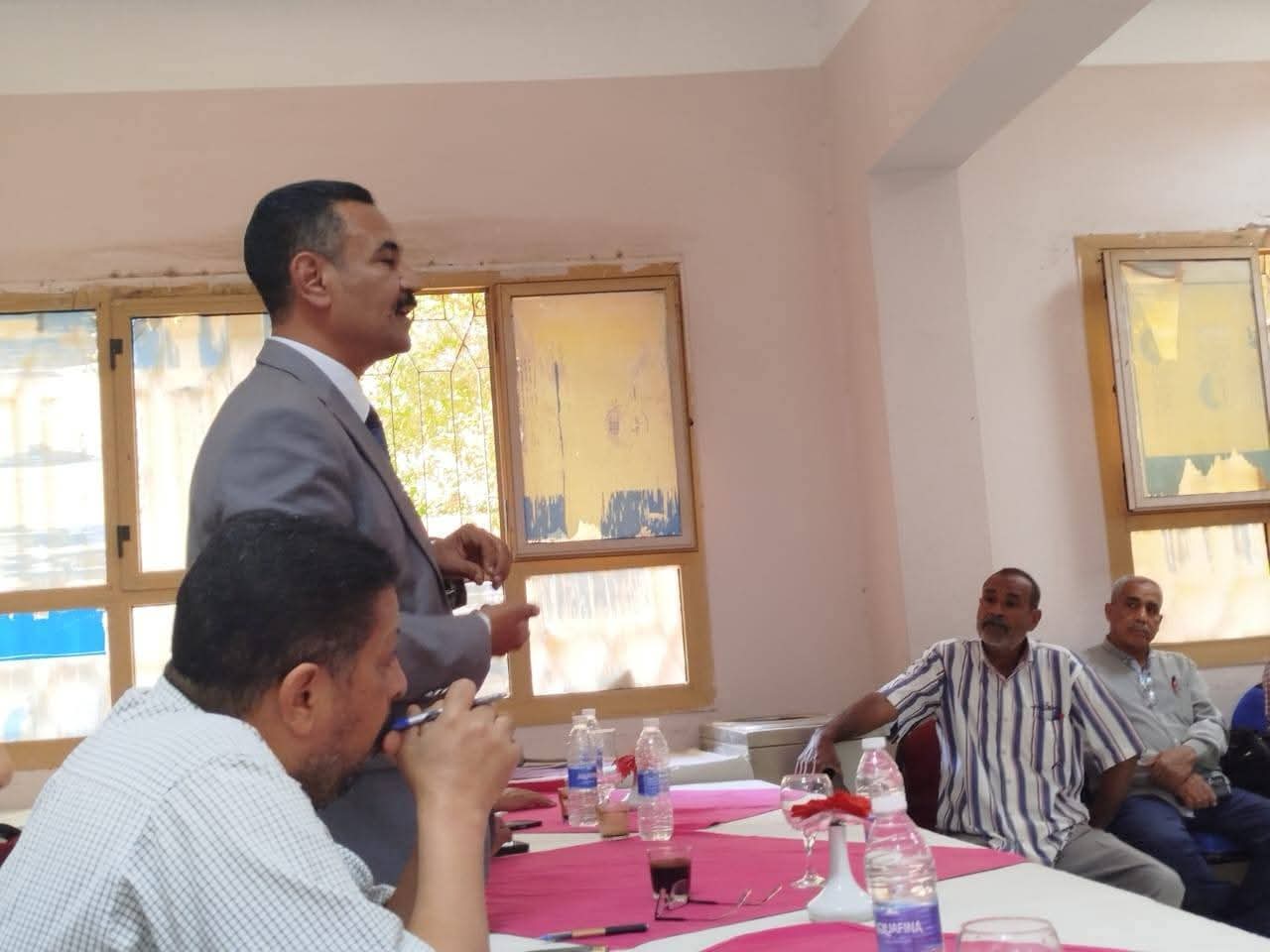 مدير عام تعليمية دشنا : توفير كافة الامكانيات والتجهيزات والالتزام بالحيادية في الانتخابات البرلمانية