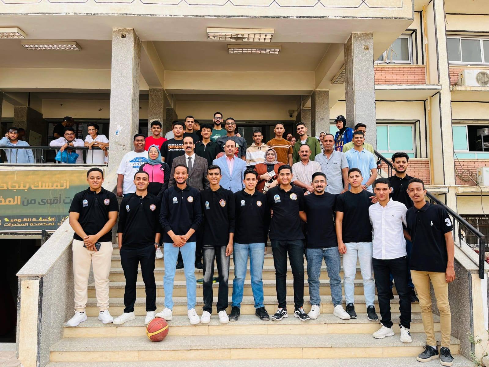 انطلاق فعاليات «100 يوم رياضة» بكلية الحقوق بقنا