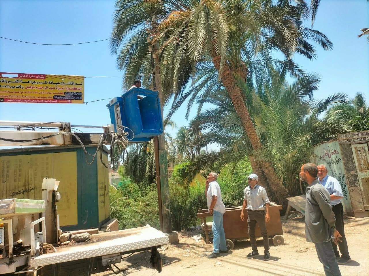 محافظ أسيوط يشدد على تحصيل مستحقات الدولة من الإعلانات وحملات لإزالة اللافتات غير المرخصة بالبداري