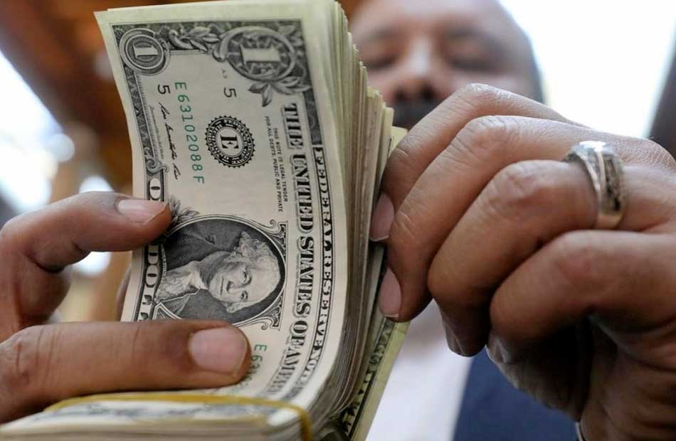 ارتفاع تحويلات المصريين بالخارج إلى 2.7 مليار دولار في يونيو.. ماذا يعني هذا الرقم للاقتصاد المصري؟