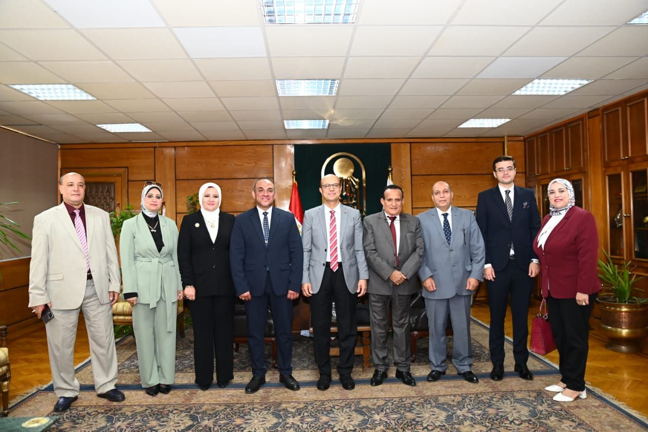 رئيس جامعة أسيوط يستقبل المشاركين في الملتقى التوعوي حول 