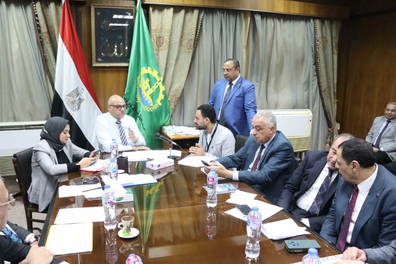 محافظ القليوبية يعقد اللقاء الجماهيري الأسبوعي بمدينة شبرا الخيمة ويستجيب لمطالب المواطنين