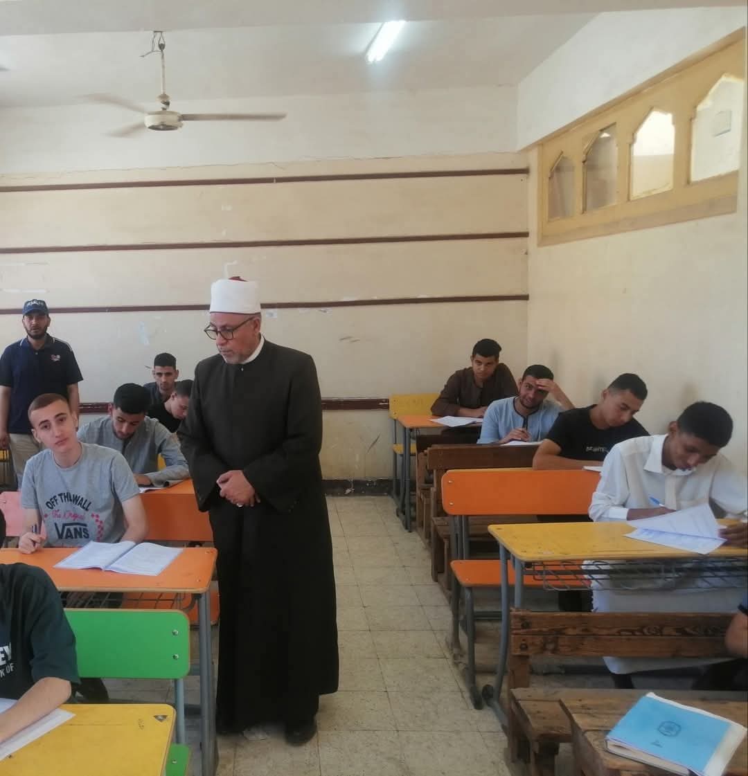 طلاب الشهادة الثانوية الأزهرية يؤدون امتحان الصرف للقسم العلمي وسط زيارات ميدانية لقيادات الأزهر بالمنيا