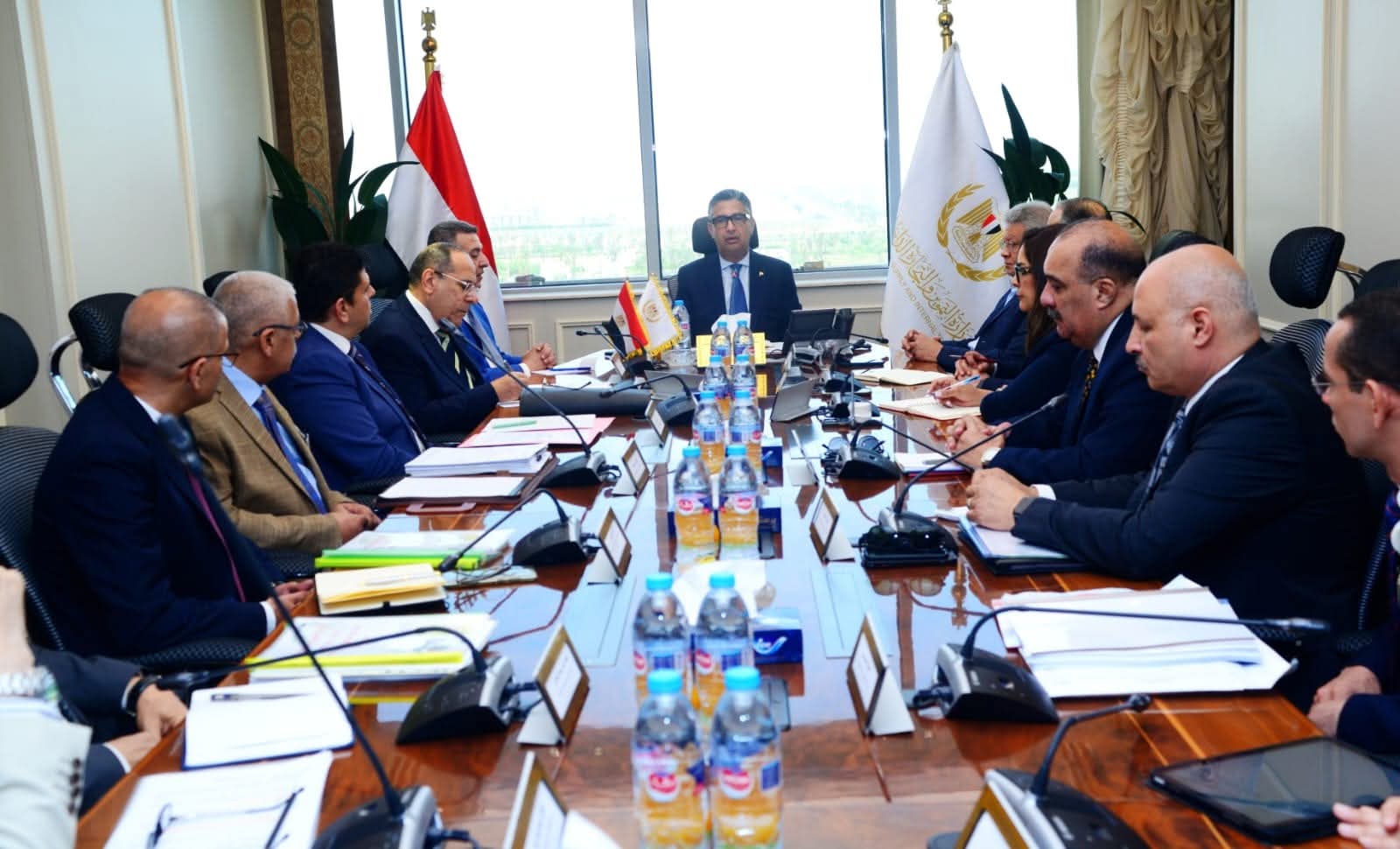 وزير التموين يعقد اجتماعًا مع الشركة 