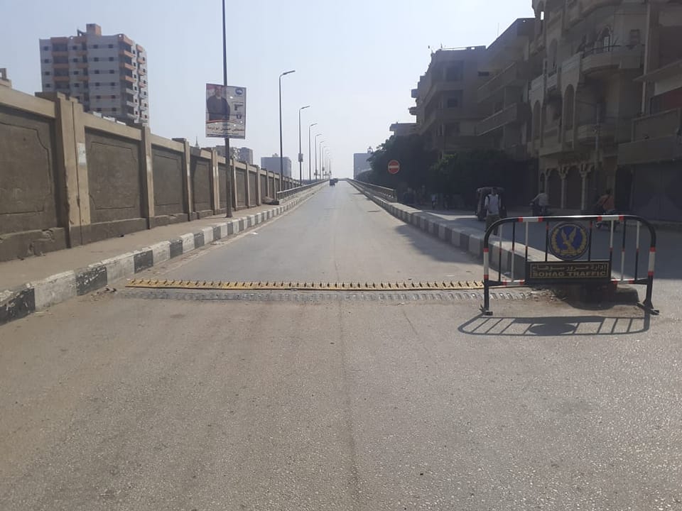 الشطورى يتابع تركيب مطبات بكوبرى طهطا ويدعو للالتزام بالمرور