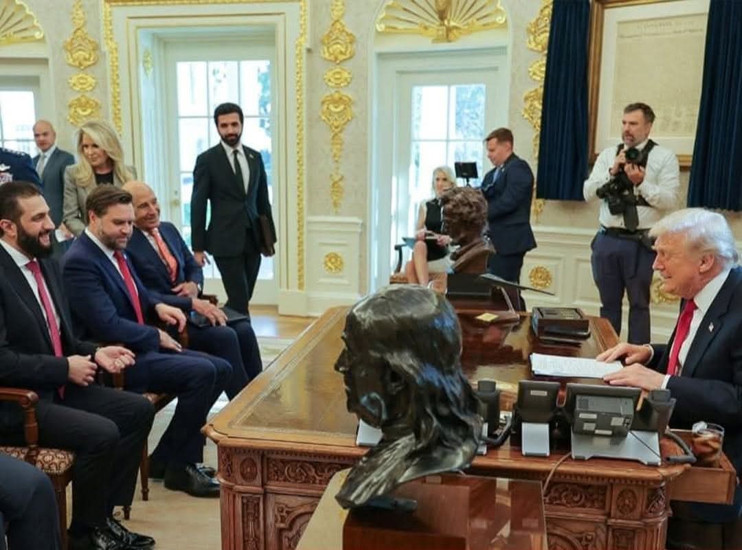 الشرع يتعهد من واشنطن بمواجهة التنظيمات المسلحة والتعاون لإعادة إعمار سوريا    