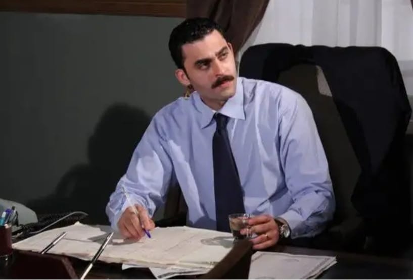 حالته سيئة جدا ٠٠ احد أقارب الفنان أحمد جلال يطلب من محبية الدعاء له 
