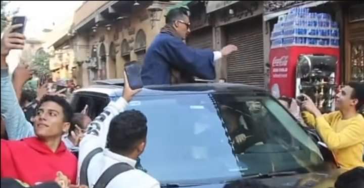 جمهوره يلاحقه ٠٠محمد رمضان  أثناء تصوير مسلسل العمده بالجمالية