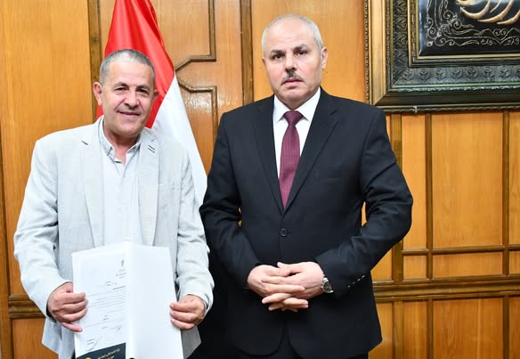 قيادة جامعة قناة السويس تهنئ الأستاذ عبد الله عامر بصدور قرار وزير التعليم العالي... بتجديد تعيينه مديرًا عامًا للإدارة العامة لرعاية الشباب
