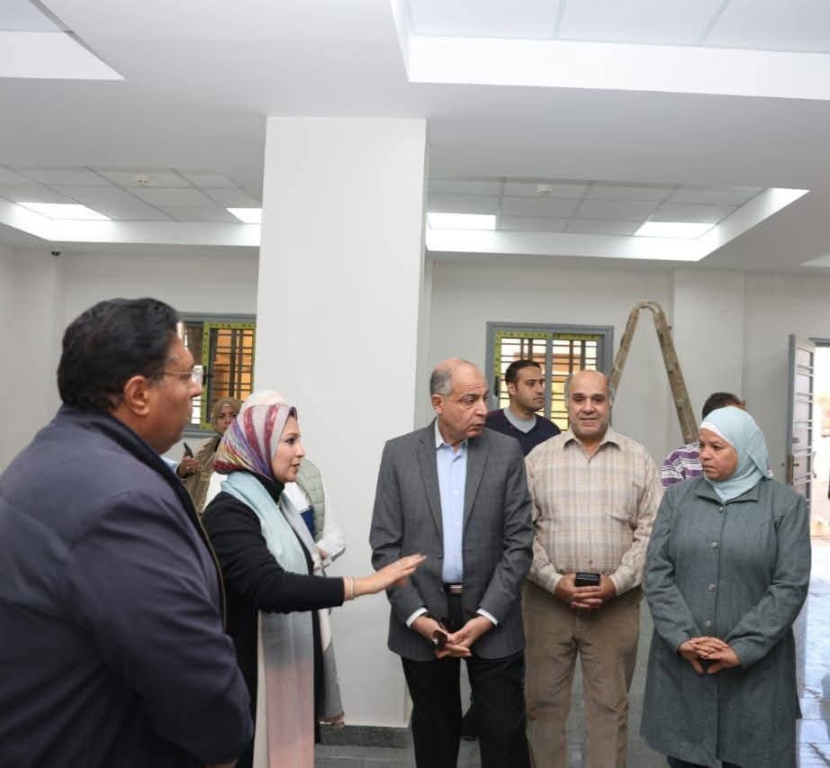 تمهيدا للافتتاح قريبا ..محافظ المنيا يتفقد المركز التكنولوجي الجديد ببني مزار
