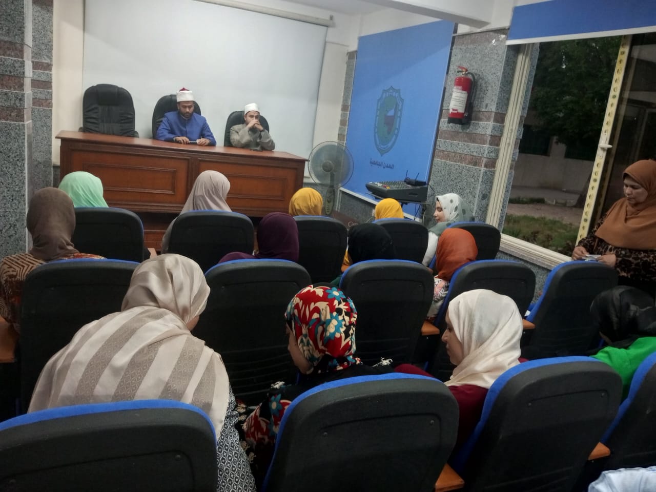 مدن سوهاج الجامعية تنظم ندوة توعوية للطالبات بعنوان  “أسرة مستقرة = مجتمع آمن”  