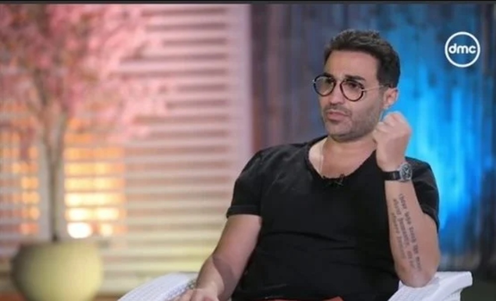 الفنان أحمد فهمي عن زوجته هنا الزاهد مابتعرفش تطبخ ومامتها بتبعت لنا الأكل